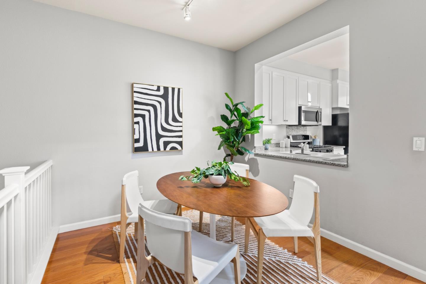 Detail Gallery Image 13 of 35 For 171 Bel Air Ct, Mountain View,  CA 94043 - 3 Beds | 2/1 Baths