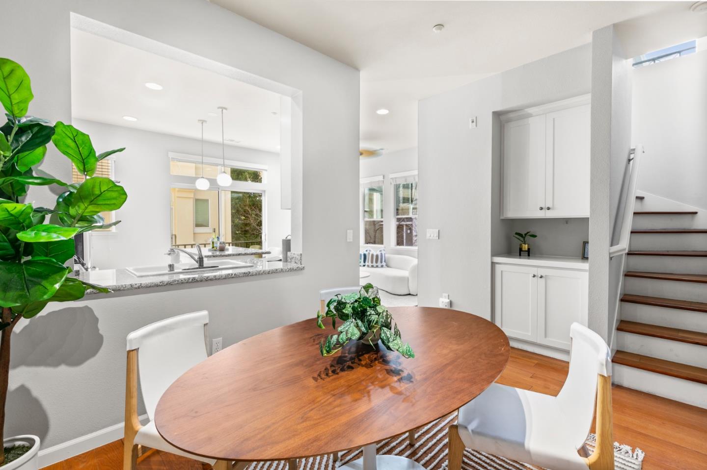 Detail Gallery Image 14 of 35 For 171 Bel Air Ct, Mountain View,  CA 94043 - 3 Beds | 2/1 Baths