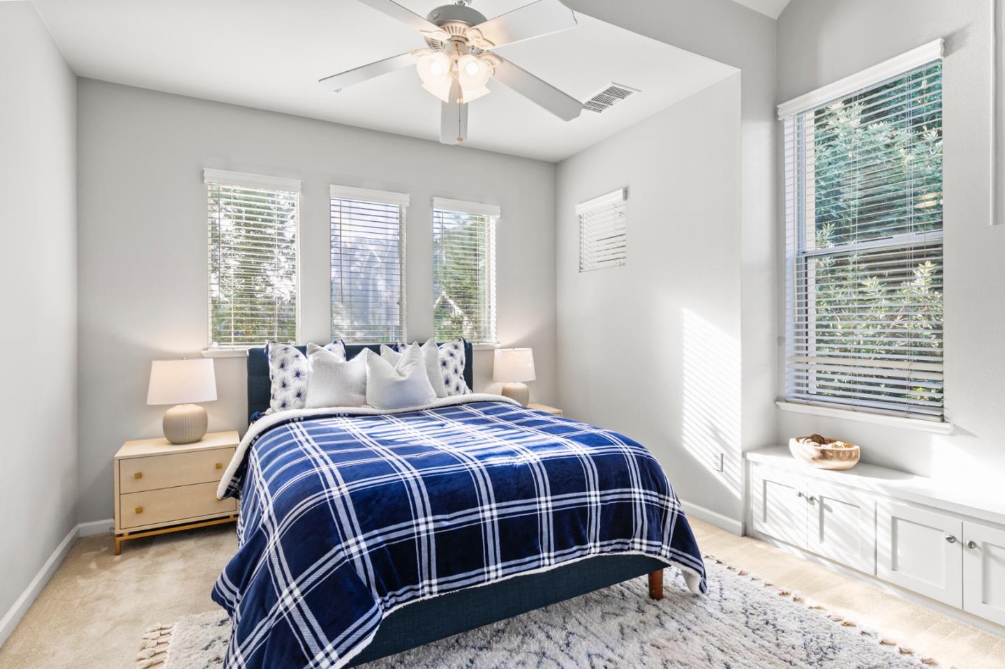 Detail Gallery Image 16 of 35 For 171 Bel Air Ct, Mountain View,  CA 94043 - 3 Beds | 2/1 Baths