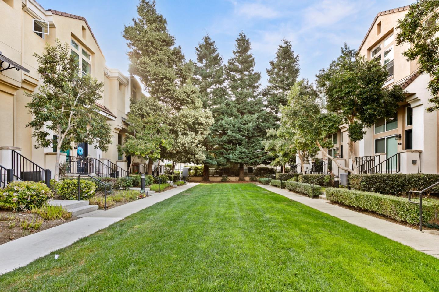 Detail Gallery Image 2 of 35 For 171 Bel Air Ct, Mountain View,  CA 94043 - 3 Beds | 2/1 Baths