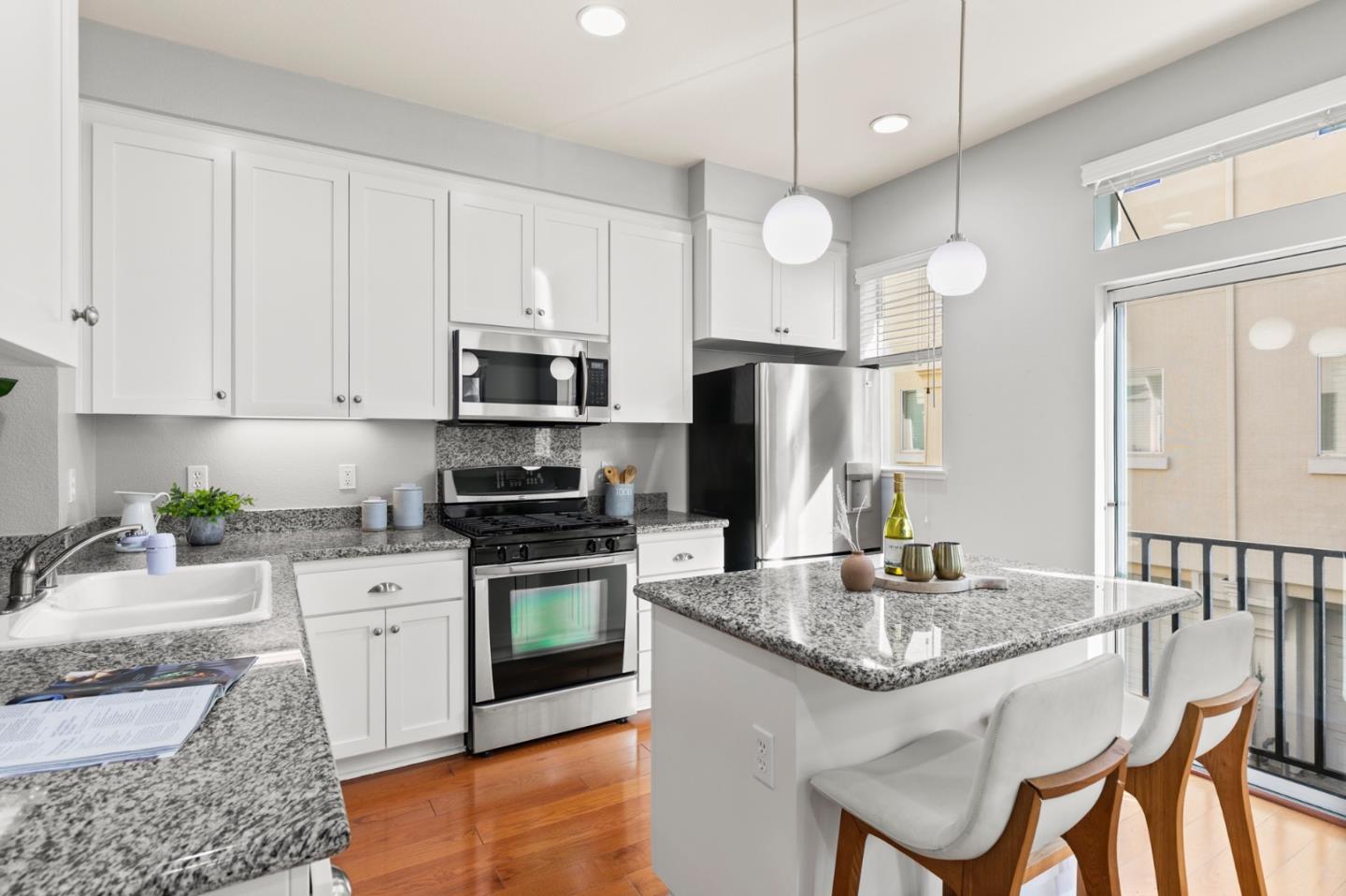 Detail Gallery Image 9 of 35 For 171 Bel Air Ct, Mountain View,  CA 94043 - 3 Beds | 2/1 Baths