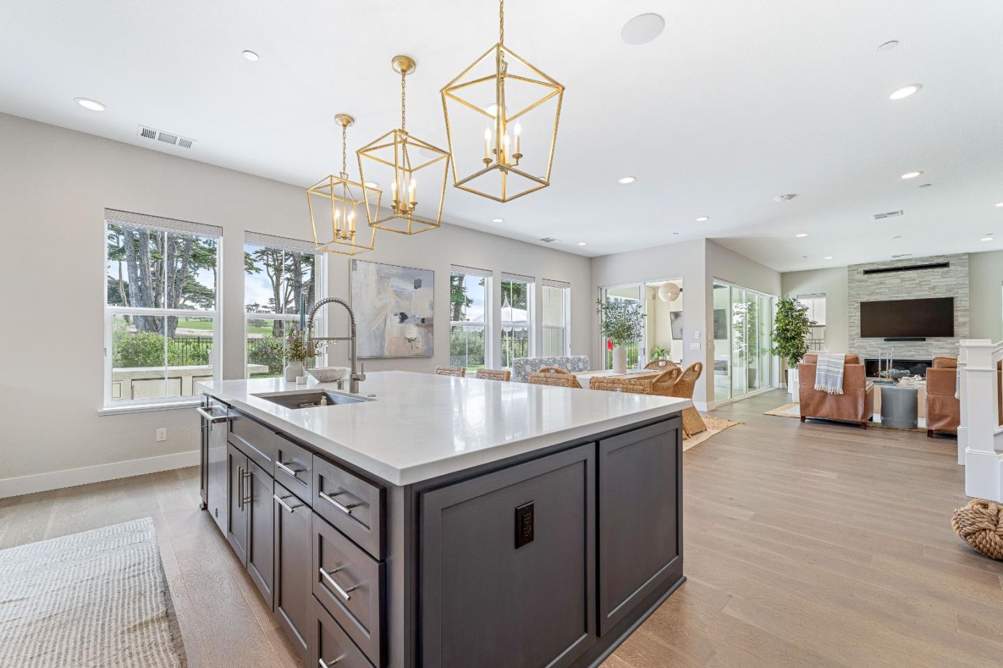 Detail Gallery Image 10 of 61 For 1814 Links Dr, Seaside,  CA 93955 - 4 Beds | 4/1 Baths