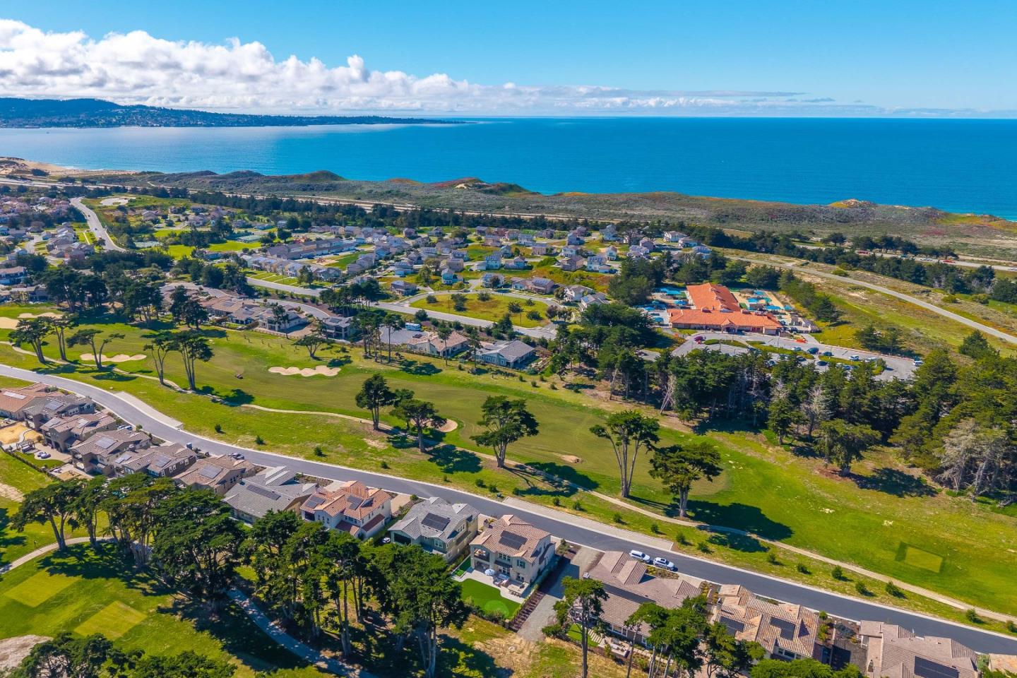 Detail Gallery Image 4 of 61 For 1814 Links Dr, Seaside,  CA 93955 - 4 Beds | 4/1 Baths