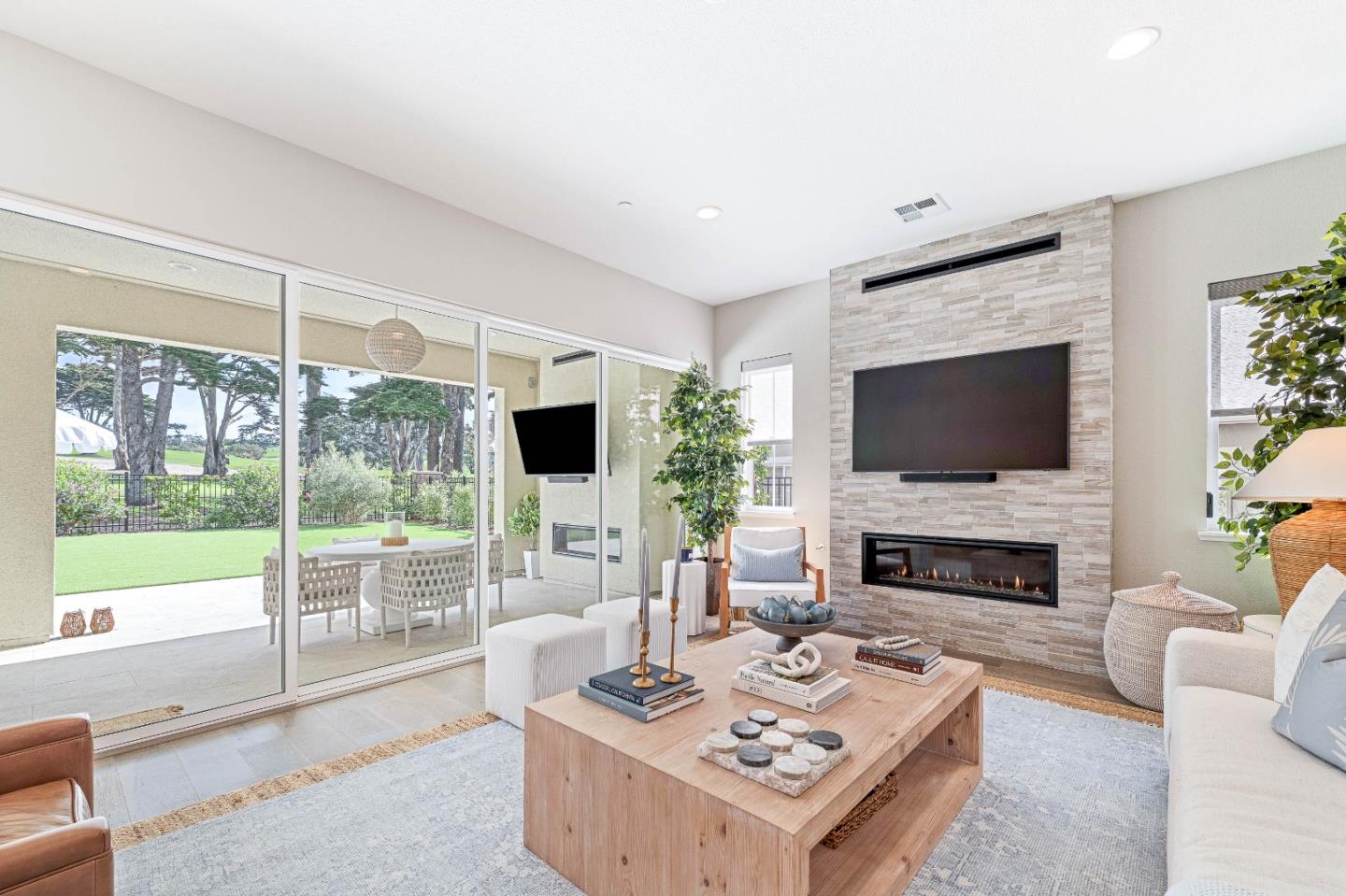 Detail Gallery Image 6 of 61 For 1814 Links Dr, Seaside,  CA 93955 - 4 Beds | 4/1 Baths