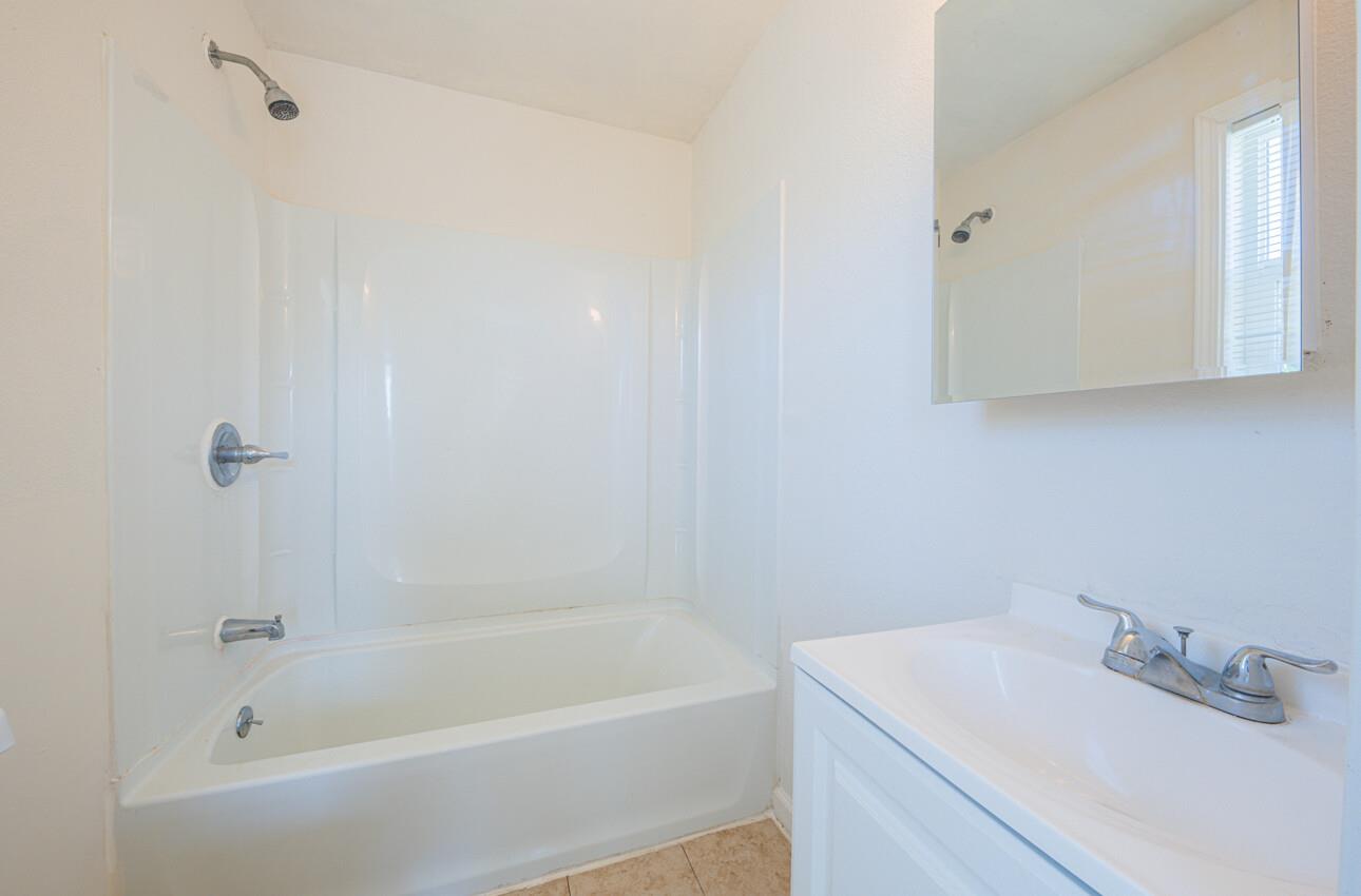 Detail Gallery Image 12 of 19 For 1126 Pacific Ave, Salinas,  CA 93905 - – Beds | – Baths