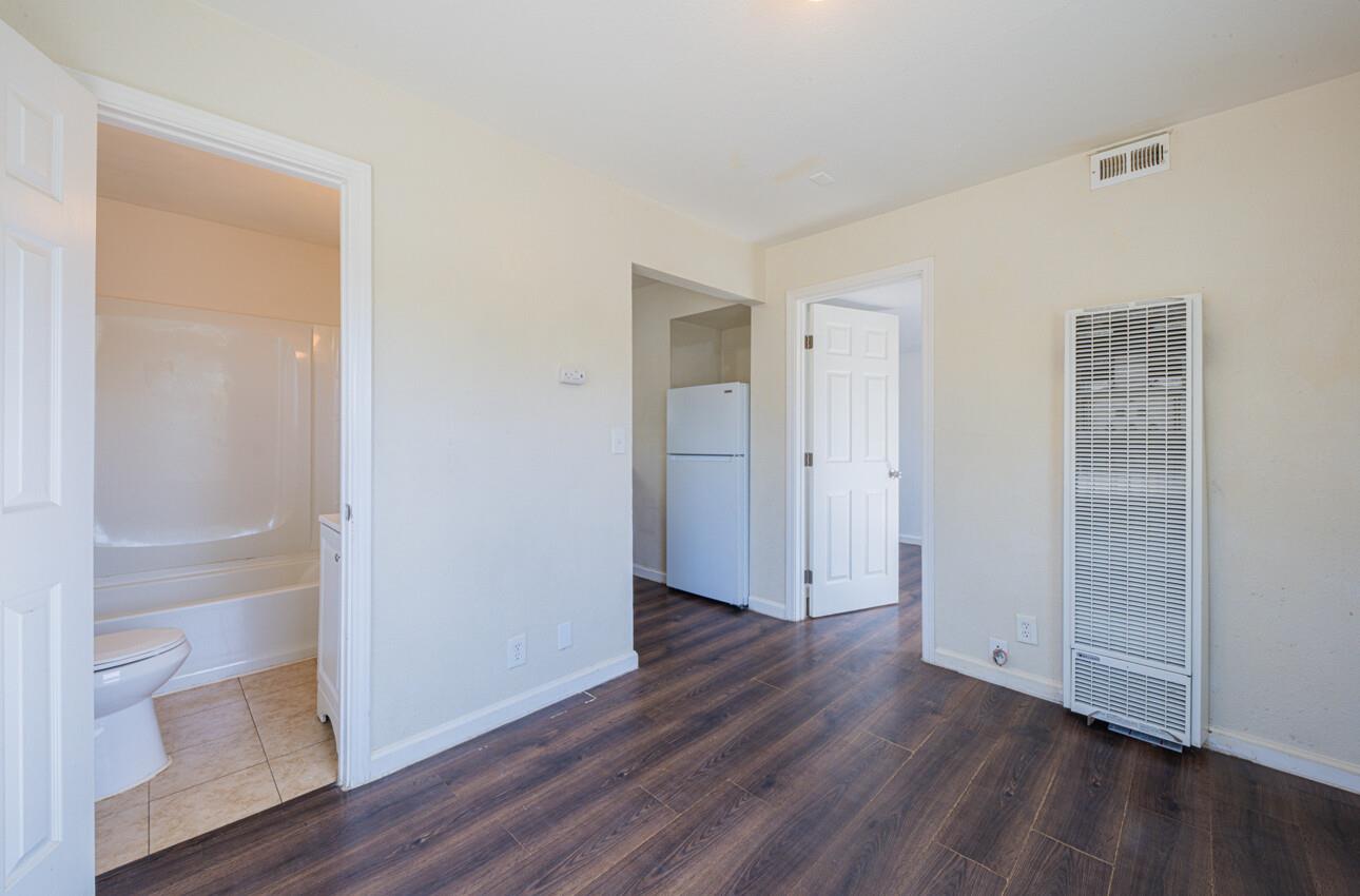 Detail Gallery Image 6 of 19 For 1126 Pacific Ave, Salinas,  CA 93905 - – Beds | – Baths