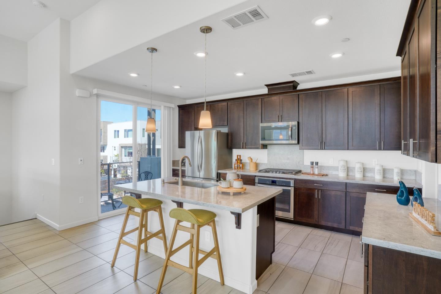 Detail Gallery Image 7 of 57 For 218 William Manly St #6,  San Jose,  CA 95136 - 2 Beds | 2 Baths