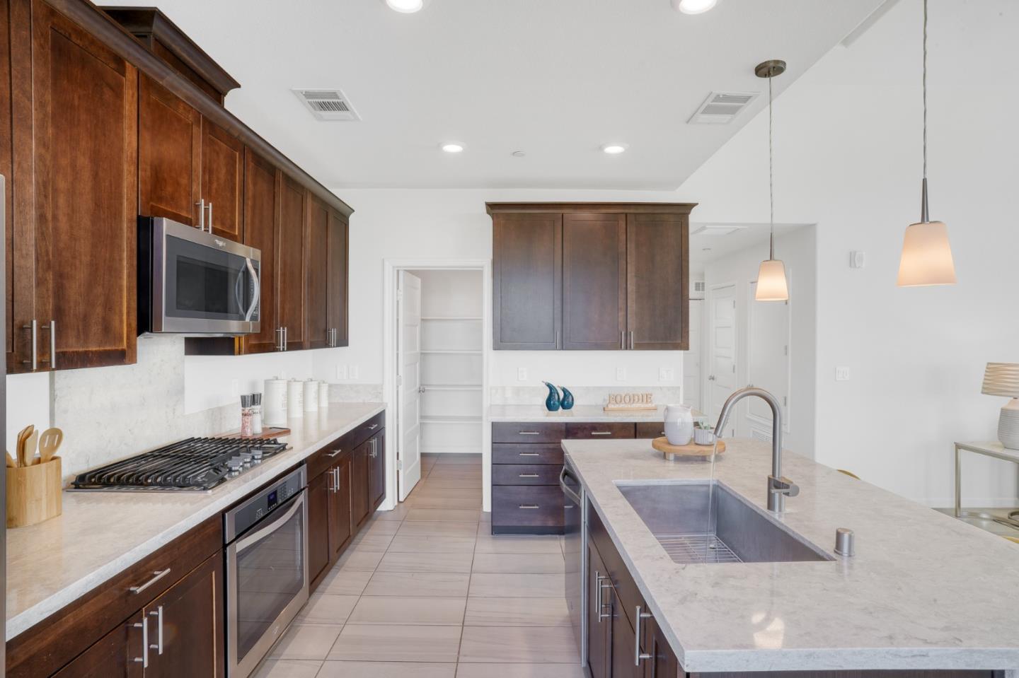 Detail Gallery Image 9 of 57 For 218 William Manly St #6,  San Jose,  CA 95136 - 2 Beds | 2 Baths