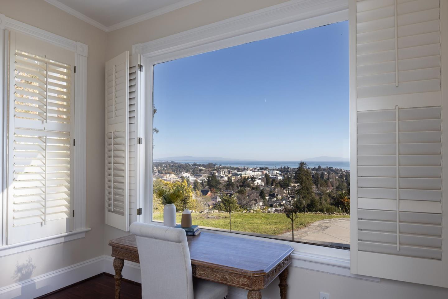 Detail Gallery Image 23 of 55 For 535 Highland Ave, Santa Cruz,  CA 95060 - 8 Beds | 5/1 Baths