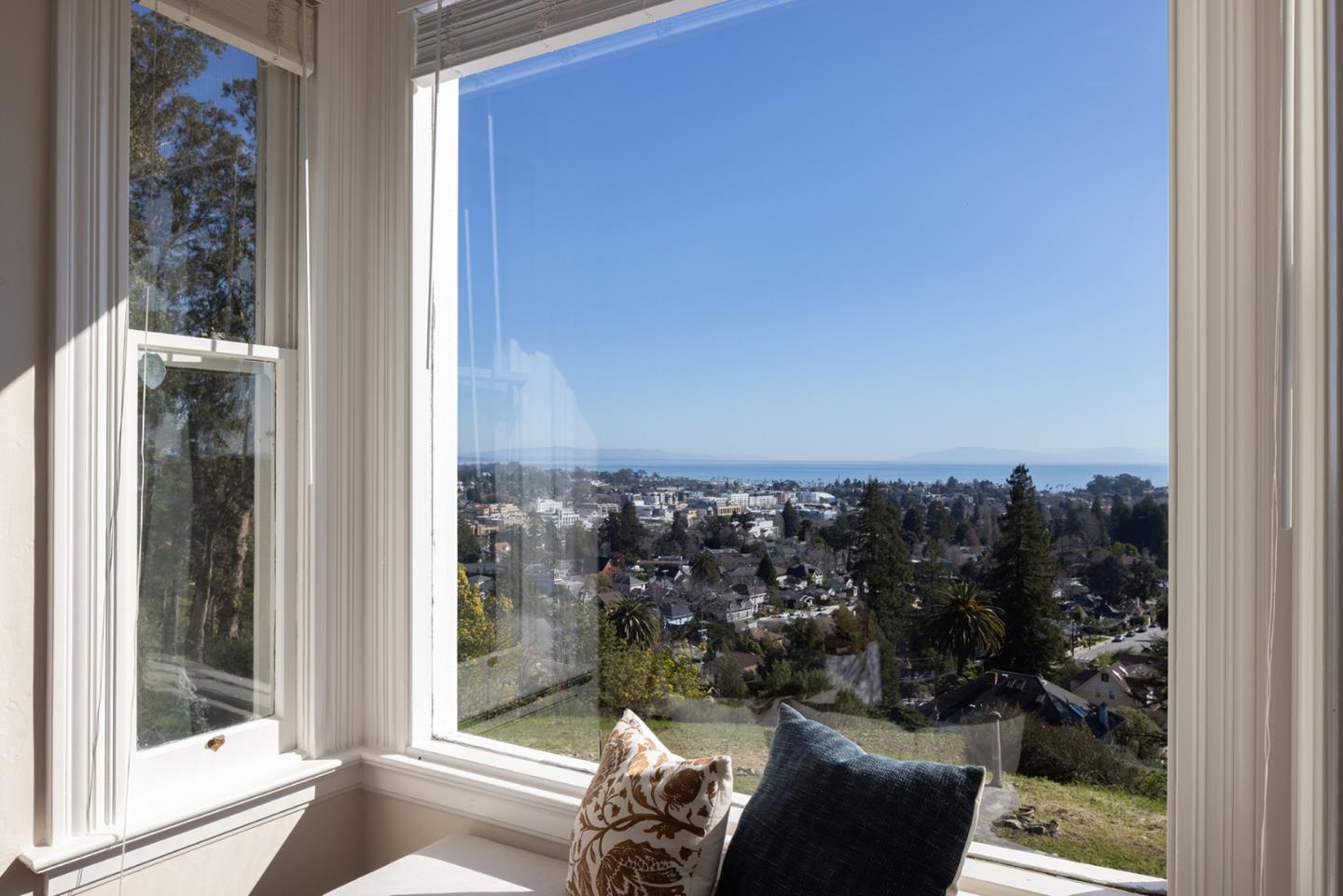 Detail Gallery Image 30 of 55 For 535 Highland Ave, Santa Cruz,  CA 95060 - 8 Beds | 5/1 Baths