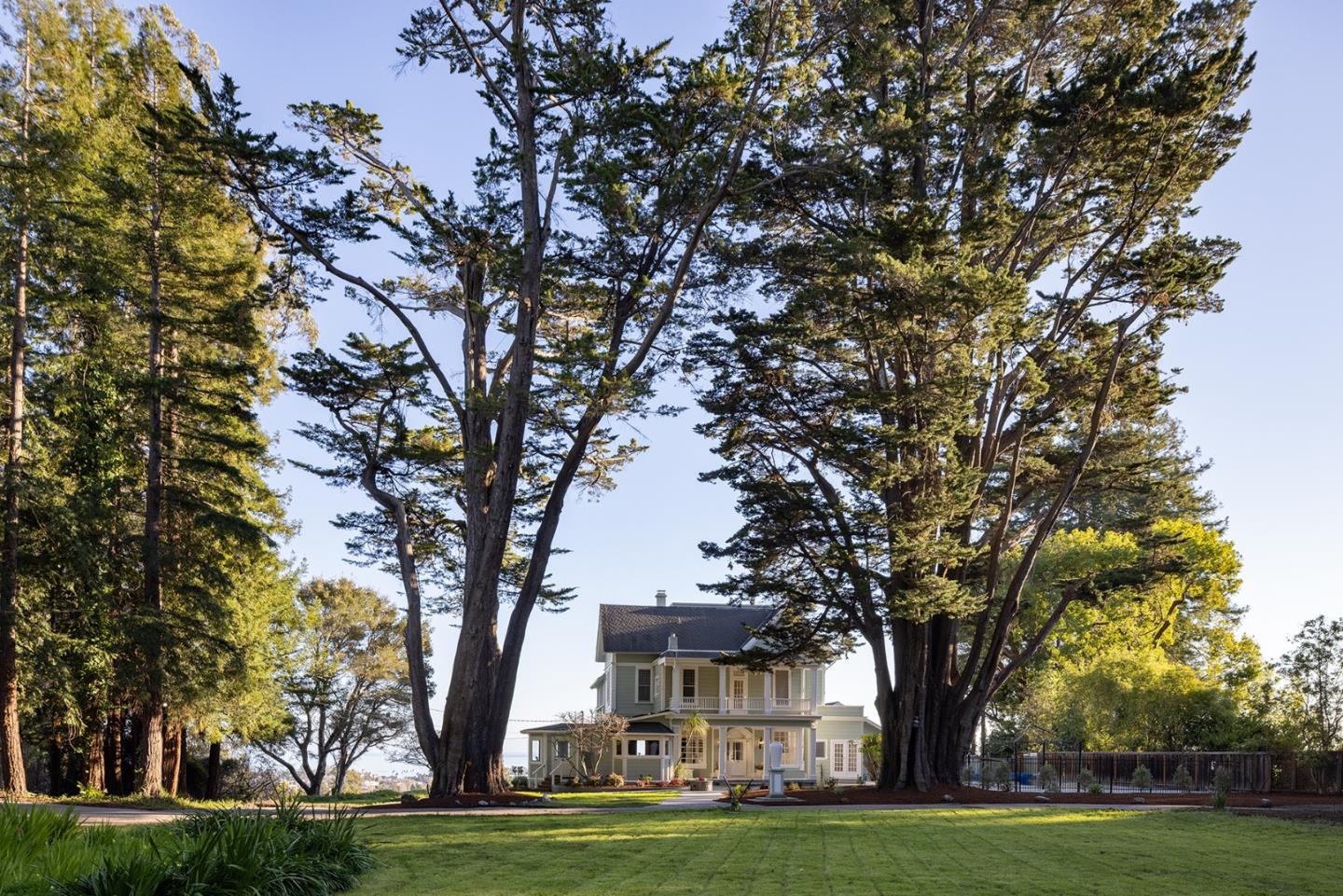 Detail Gallery Image 5 of 55 For 535 Highland Ave, Santa Cruz,  CA 95060 - 8 Beds | 5/1 Baths