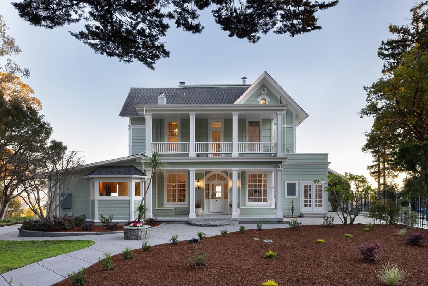 Detail Gallery Image 6 of 55 For 535 Highland Ave, Santa Cruz,  CA 95060 - 8 Beds | 5/1 Baths