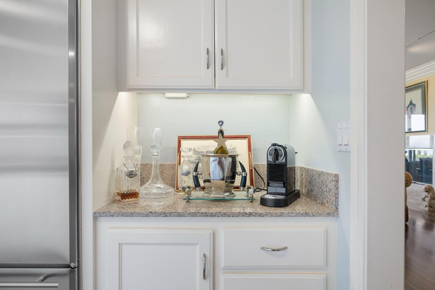 Detail Gallery Image 11 of 20 For 24 Mounds Rd a,  San Mateo,  CA 94402 - 2 Beds | 2 Baths