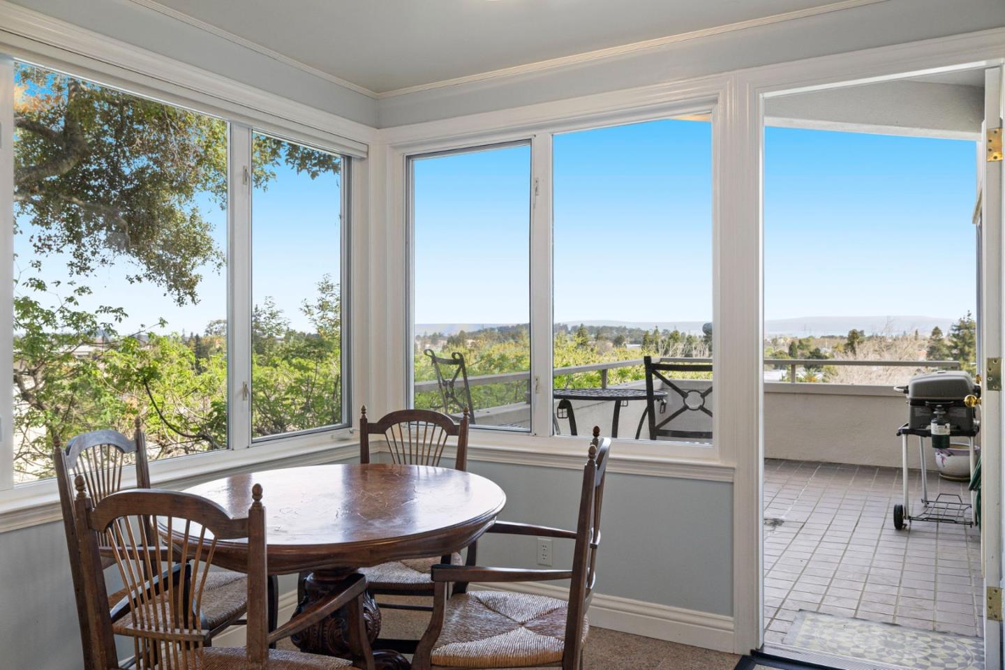 Detail Gallery Image 13 of 20 For 24 Mounds Rd a,  San Mateo,  CA 94402 - 2 Beds | 2 Baths
