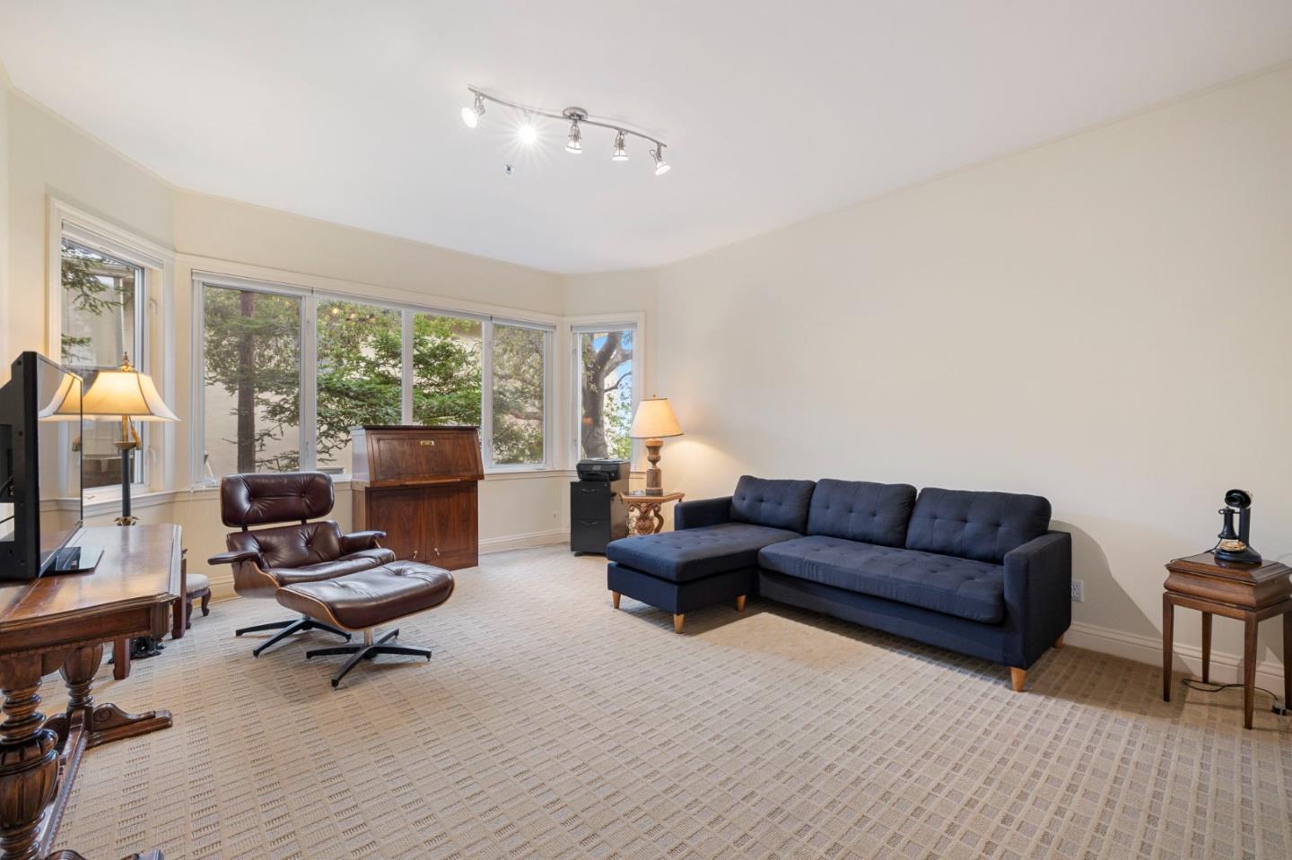 Detail Gallery Image 17 of 20 For 24 Mounds Rd a,  San Mateo,  CA 94402 - 2 Beds | 2 Baths