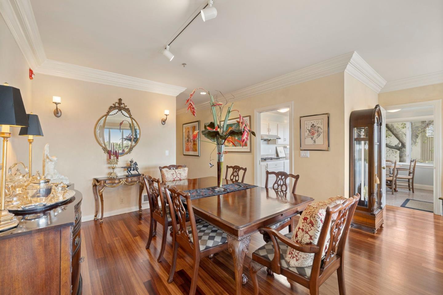 Detail Gallery Image 9 of 20 For 24 Mounds Rd a,  San Mateo,  CA 94402 - 2 Beds | 2 Baths