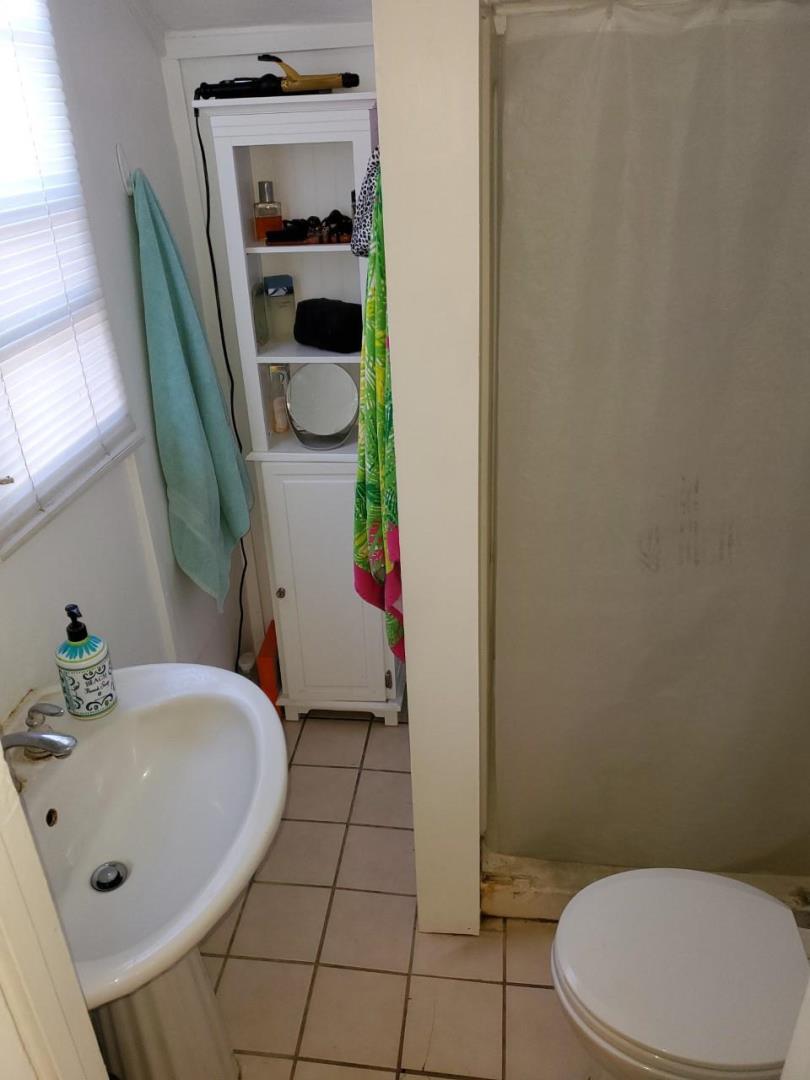 Detail Gallery Image 17 of 20 For 321 Hawthorne St, Salinas,  CA 93901 - 5 Beds | 3/1 Baths