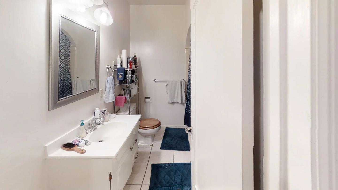 Detail Gallery Image 5 of 20 For 321 Hawthorne St, Salinas,  CA 93901 - 5 Beds | 3/1 Baths