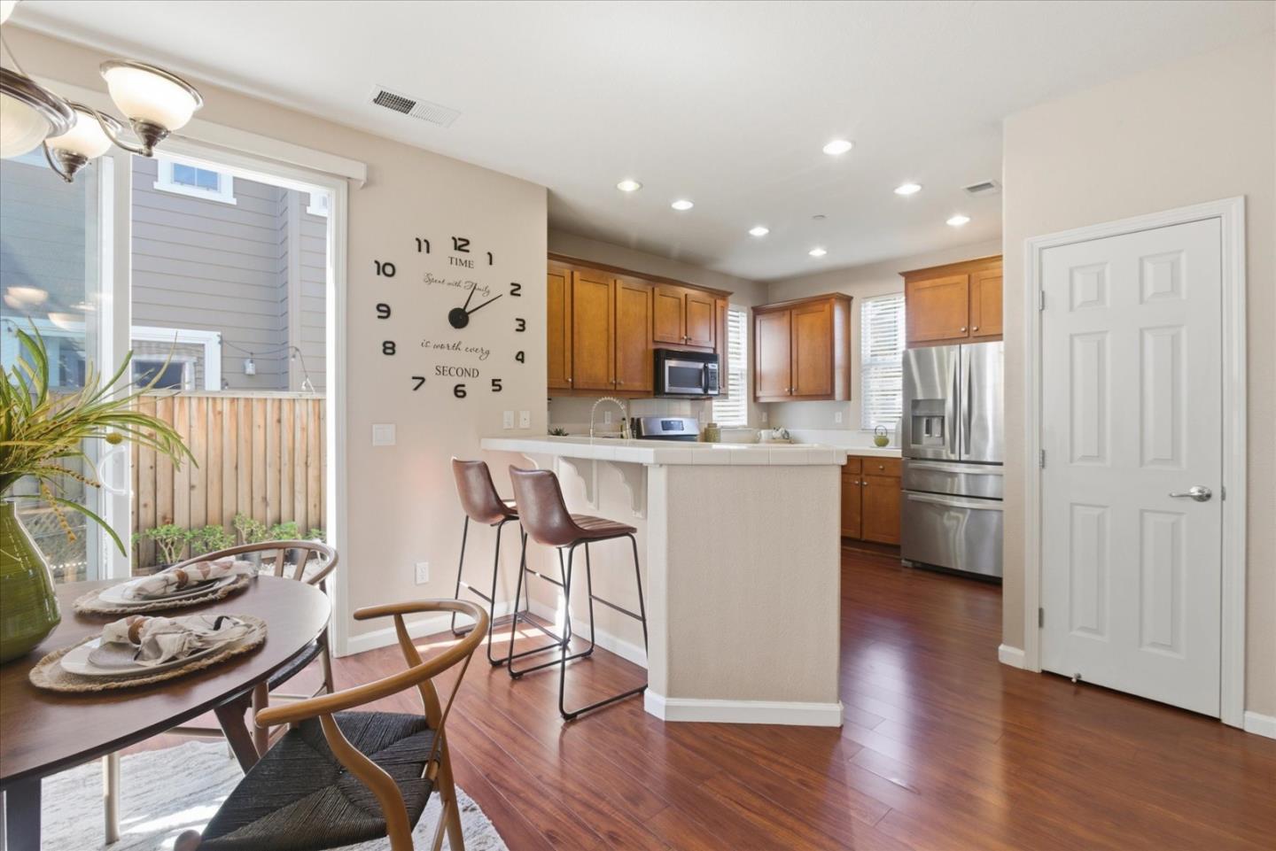 Detail Gallery Image 14 of 55 For 730 Tennyson Dr, Gilroy,  CA 95020 - 3 Beds | 2/1 Baths