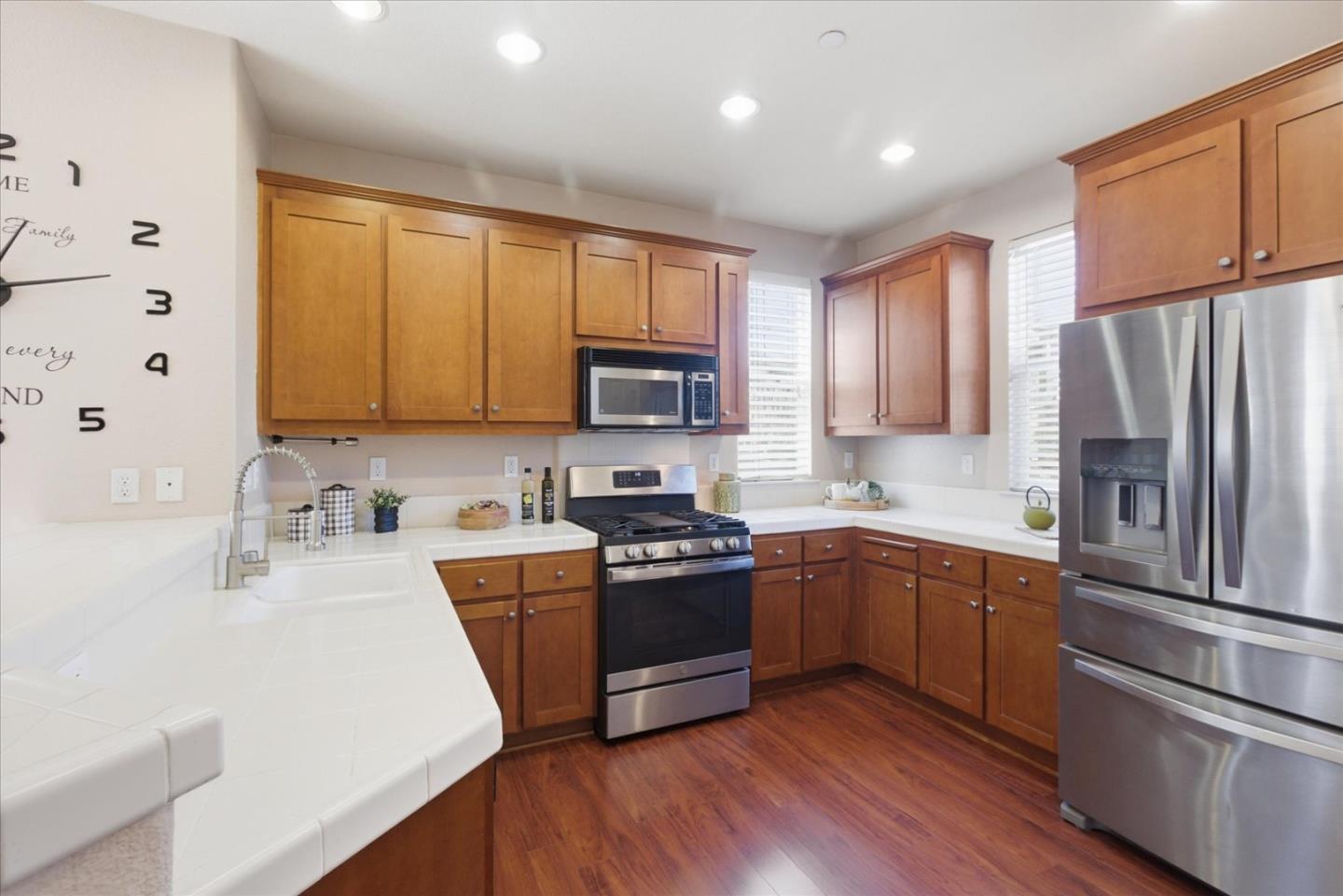 Detail Gallery Image 15 of 55 For 730 Tennyson Dr, Gilroy,  CA 95020 - 3 Beds | 2/1 Baths