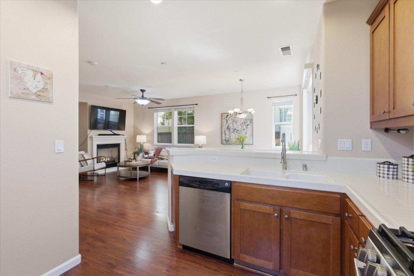 Detail Gallery Image 17 of 55 For 730 Tennyson Dr, Gilroy,  CA 95020 - 3 Beds | 2/1 Baths