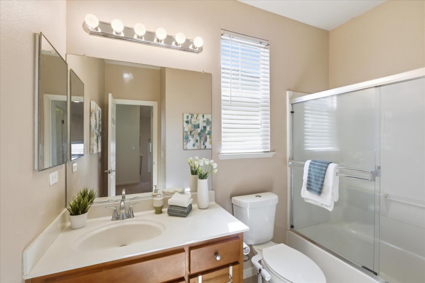 Detail Gallery Image 24 of 55 For 730 Tennyson Dr, Gilroy,  CA 95020 - 3 Beds | 2/1 Baths