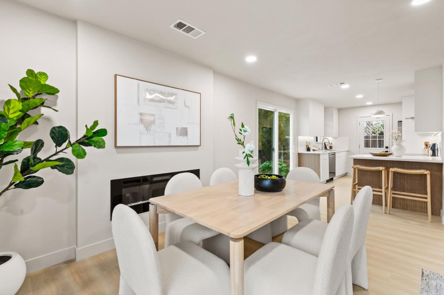 Detail Gallery Image 8 of 17 For 832 Mary Ct, Campbell,  CA 95008 - 3 Beds | 2 Baths