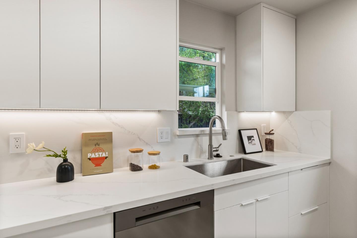 Detail Gallery Image 9 of 17 For 832 Mary Ct, Campbell,  CA 95008 - 3 Beds | 2 Baths