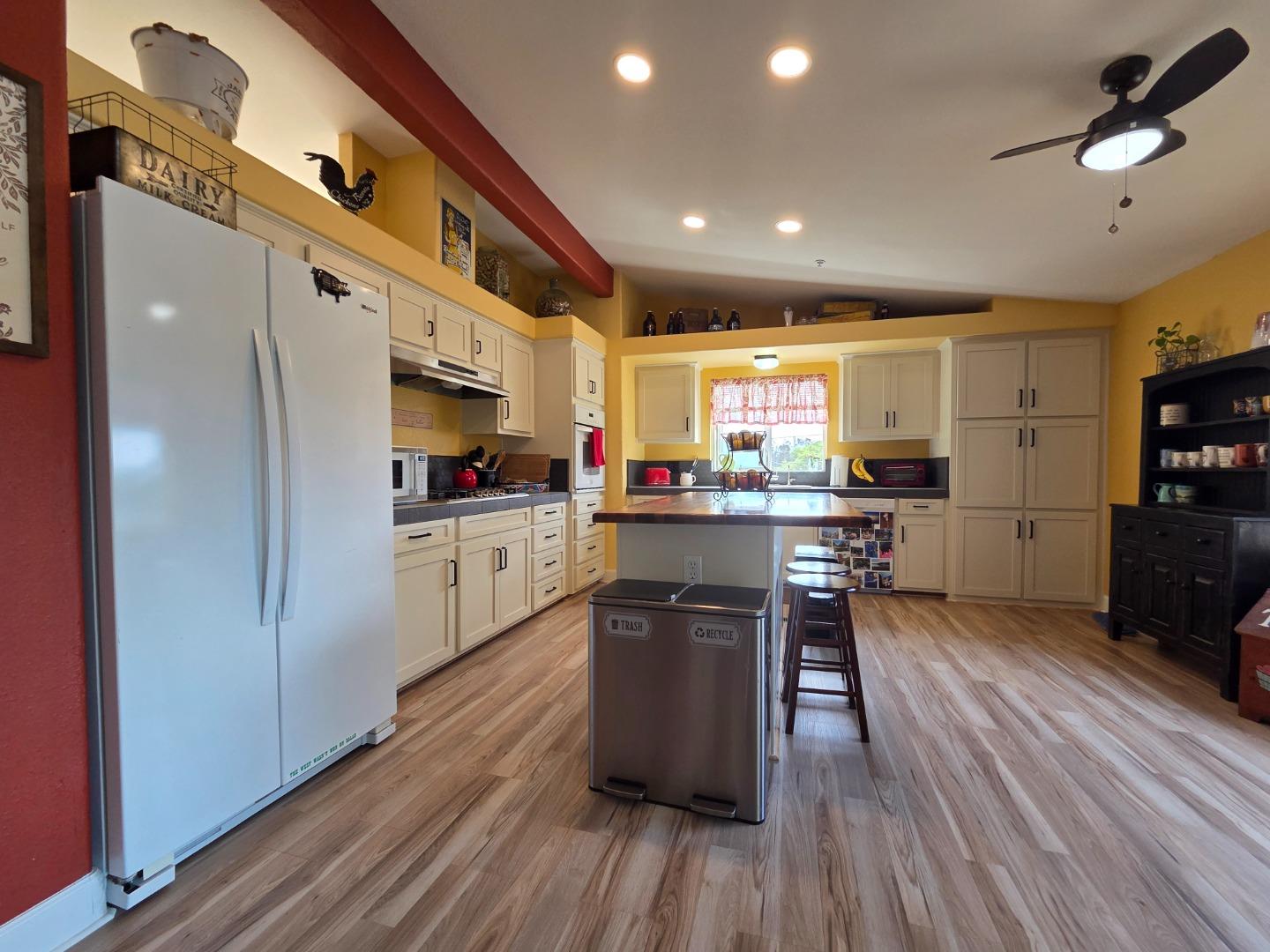 Detail Gallery Image 3 of 26 For 17105 Wilson, Royal Oaks,  CA 95076 - 4 Beds | 2 Baths