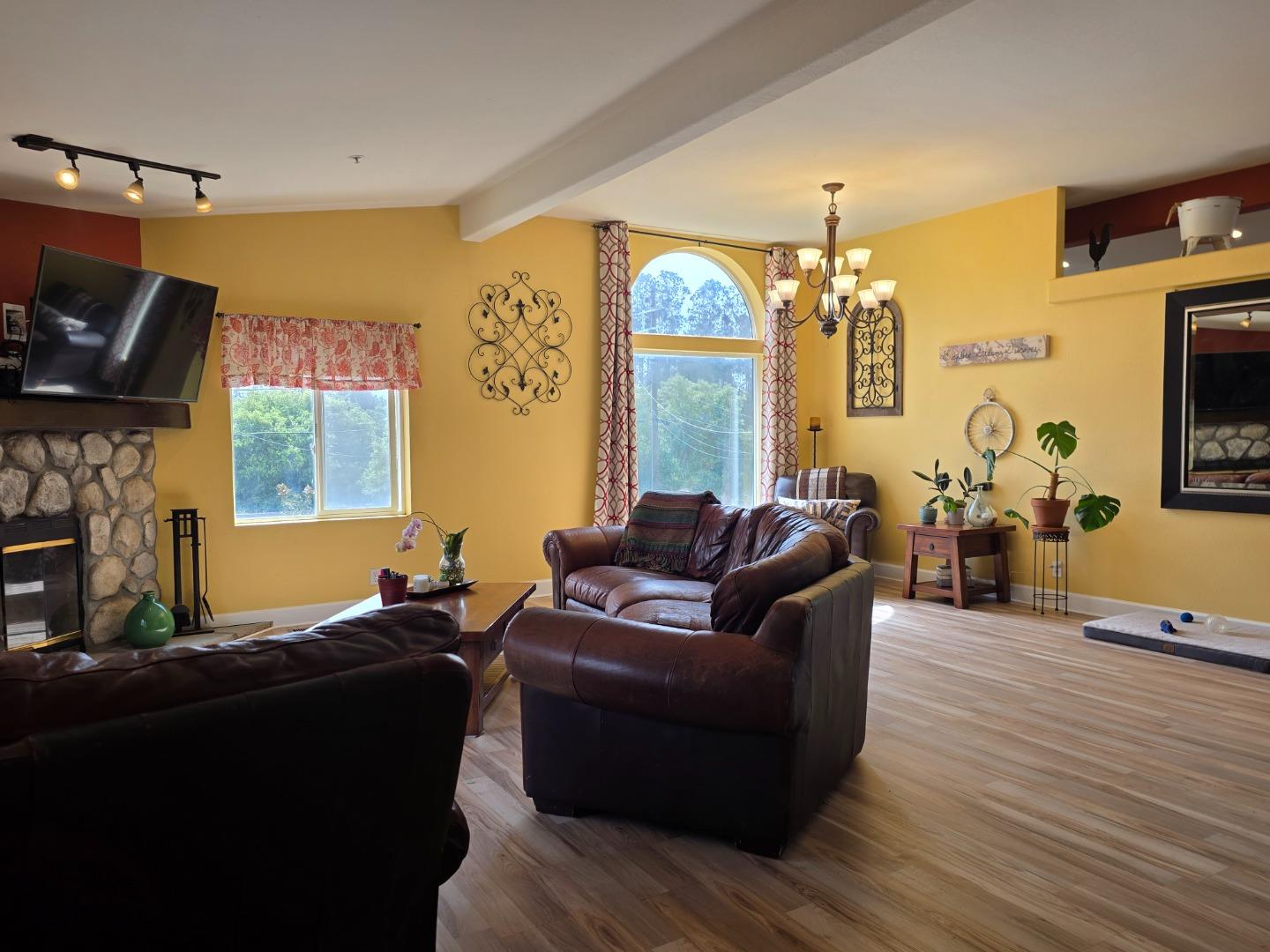 Detail Gallery Image 5 of 26 For 17105 Wilson, Royal Oaks,  CA 95076 - 4 Beds | 2 Baths