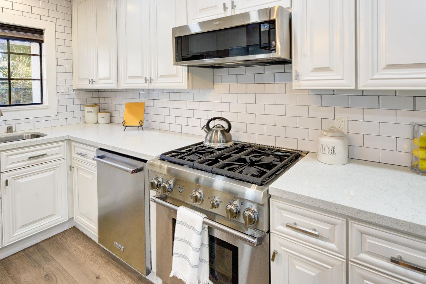 Detail Gallery Image 10 of 53 For 4034 Holly Dr, San Jose,  CA 95127 - 3 Beds | 3 Baths