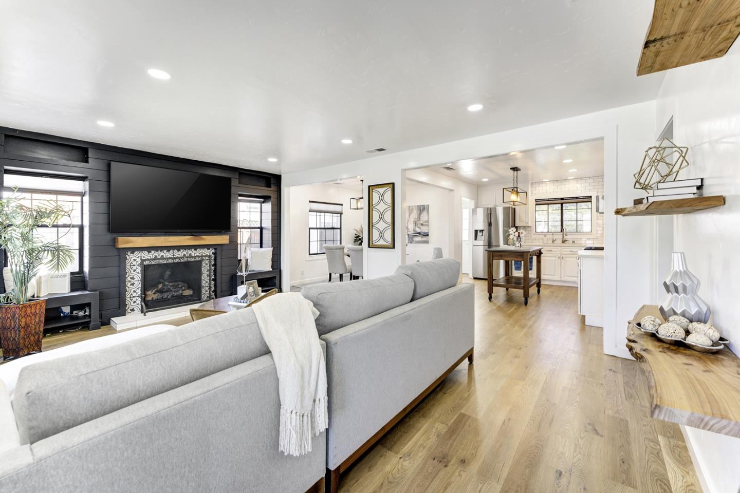 Detail Gallery Image 2 of 53 For 4034 Holly Dr, San Jose,  CA 95127 - 3 Beds | 3 Baths