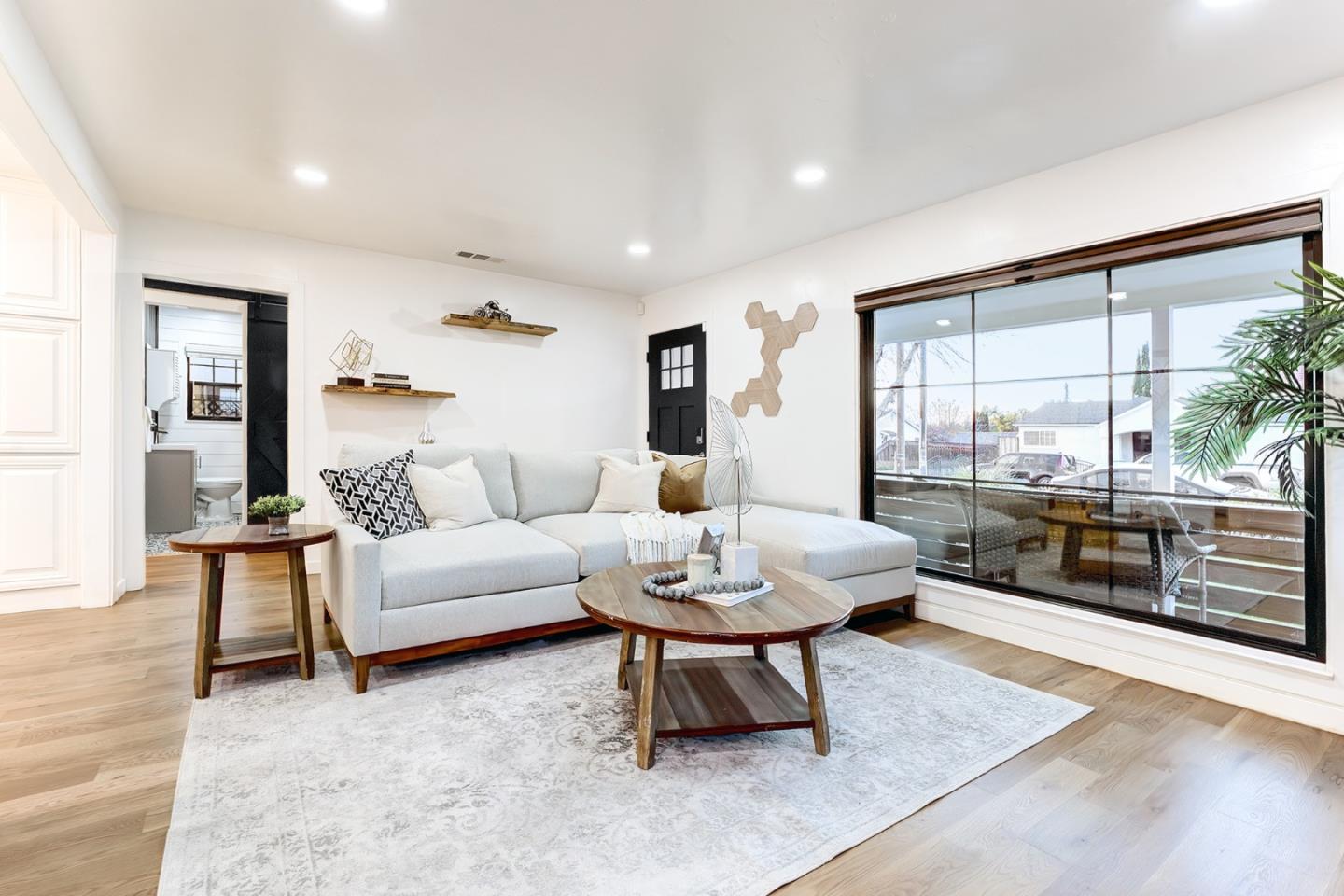 Detail Gallery Image 4 of 53 For 4034 Holly Dr, San Jose,  CA 95127 - 3 Beds | 3 Baths