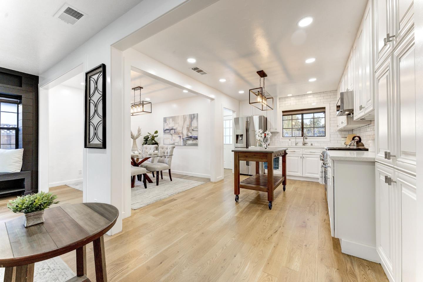 Detail Gallery Image 6 of 53 For 4034 Holly Dr, San Jose,  CA 95127 - 3 Beds | 3 Baths