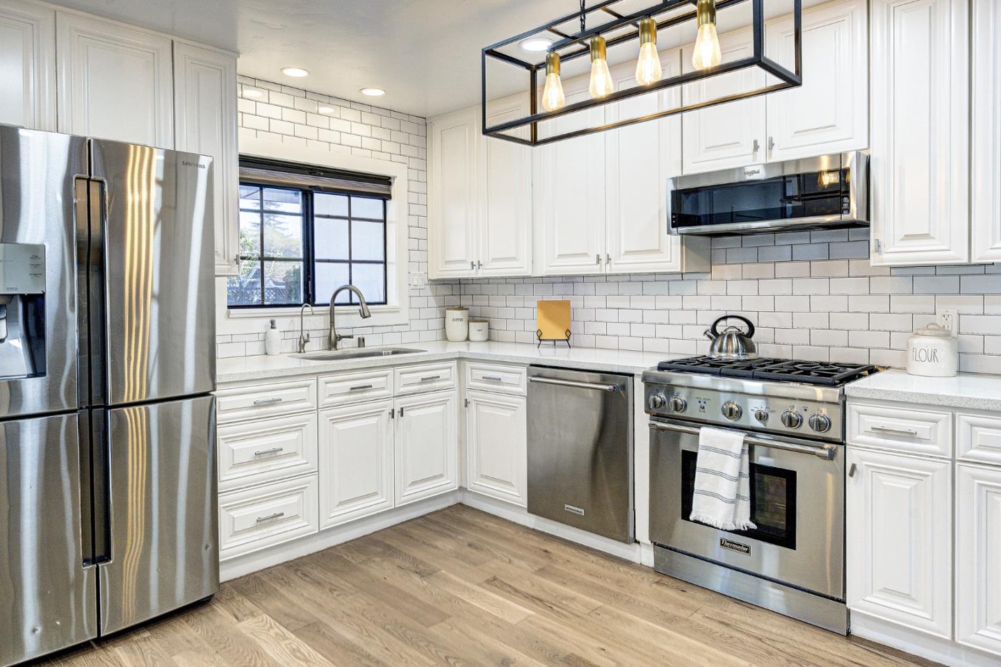 Detail Gallery Image 9 of 53 For 4034 Holly Dr, San Jose,  CA 95127 - 3 Beds | 3 Baths