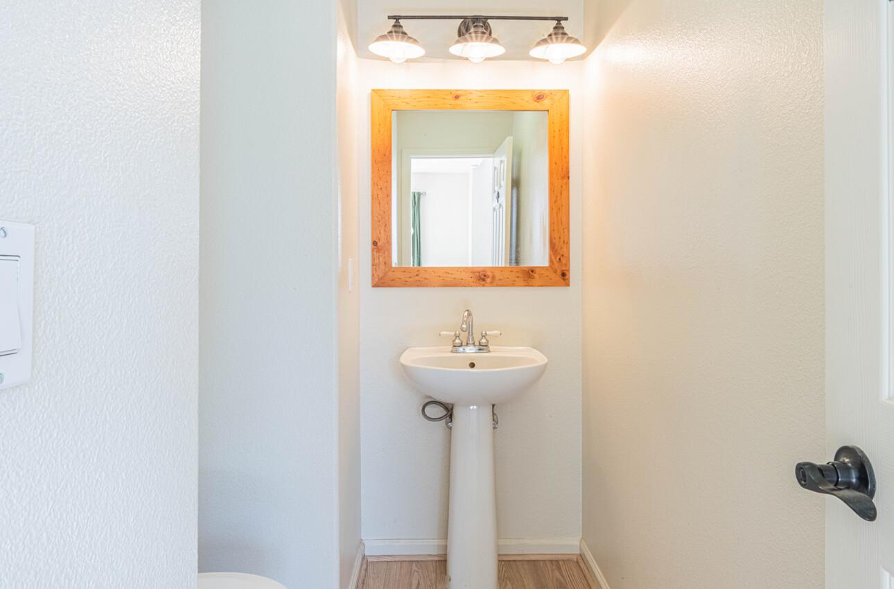 Detail Gallery Image 16 of 25 For 980 Longfellow Dr, Salinas,  CA 93906 - 3 Beds | 2/1 Baths