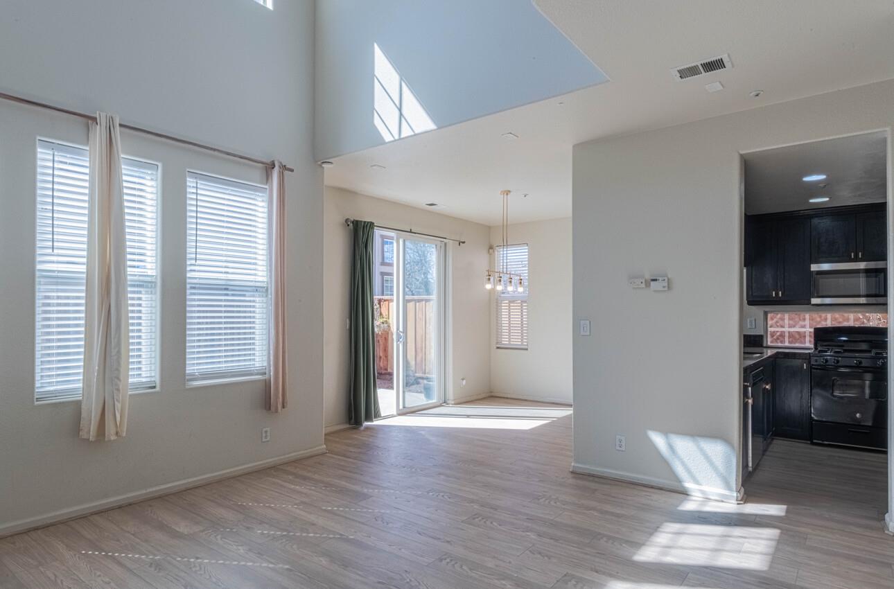 Detail Gallery Image 4 of 25 For 980 Longfellow Dr, Salinas,  CA 93906 - 3 Beds | 2/1 Baths