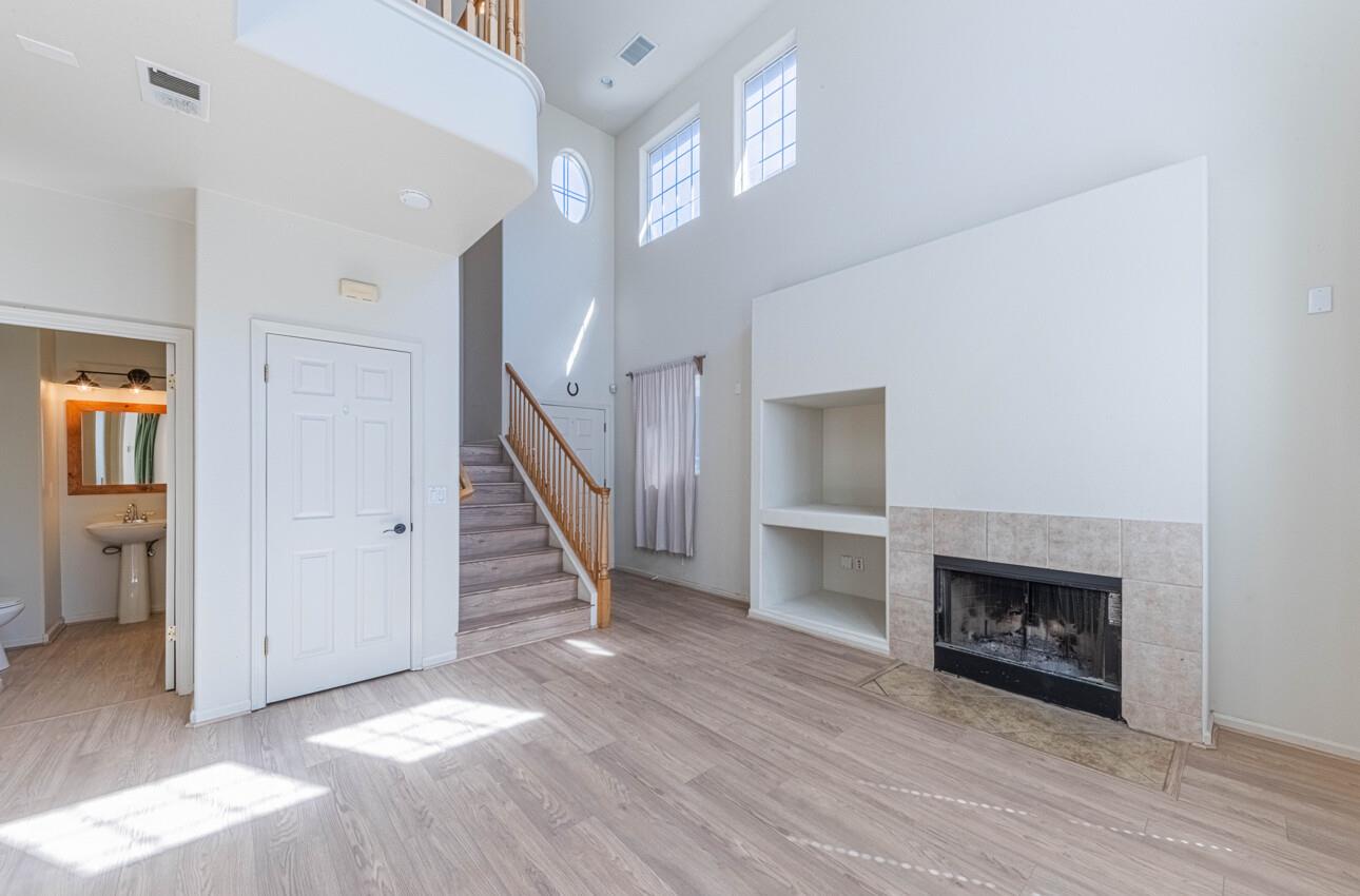 Detail Gallery Image 5 of 25 For 980 Longfellow Dr, Salinas,  CA 93906 - 3 Beds | 2/1 Baths