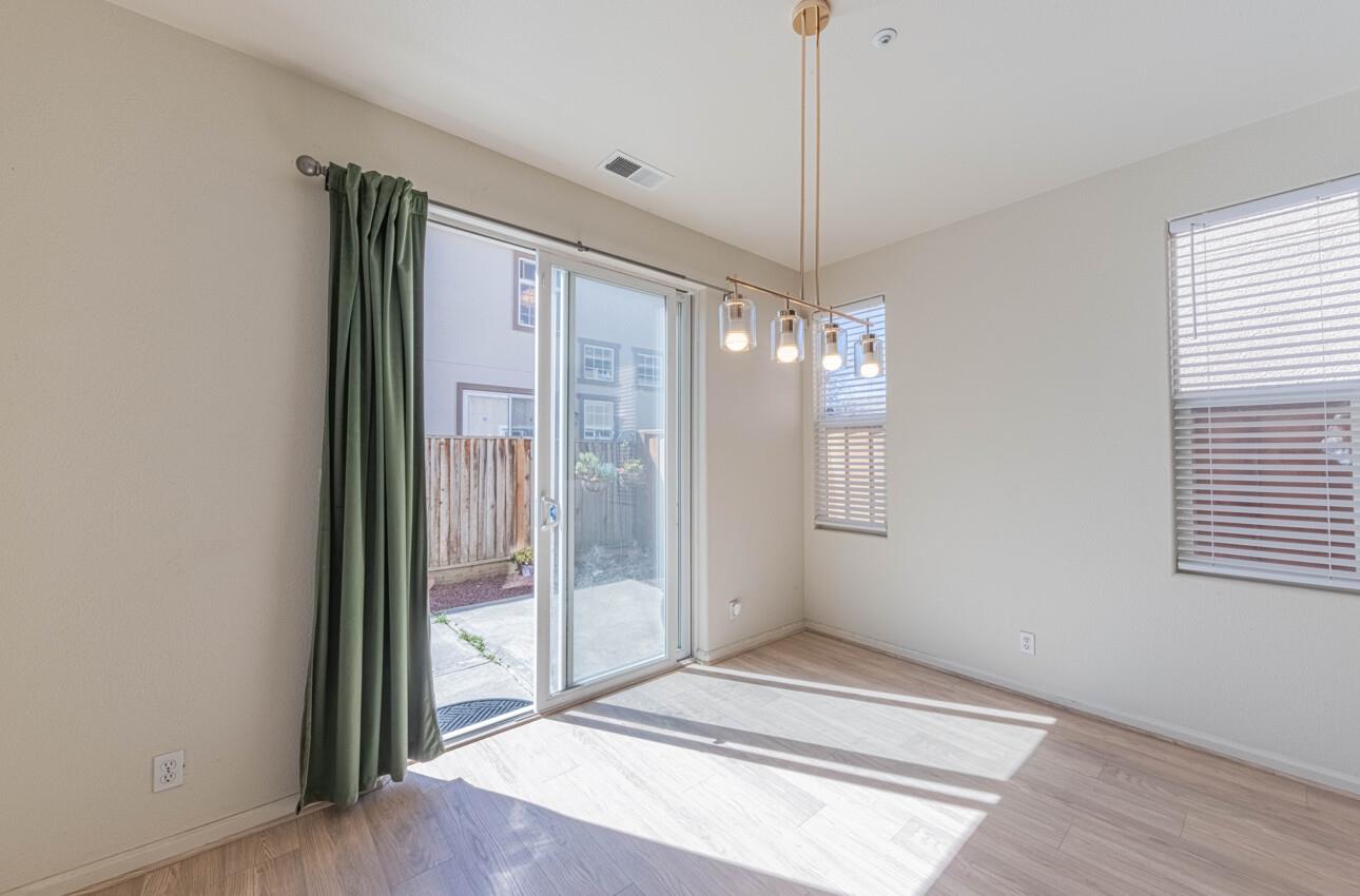 Detail Gallery Image 8 of 25 For 980 Longfellow Dr, Salinas,  CA 93906 - 3 Beds | 2/1 Baths