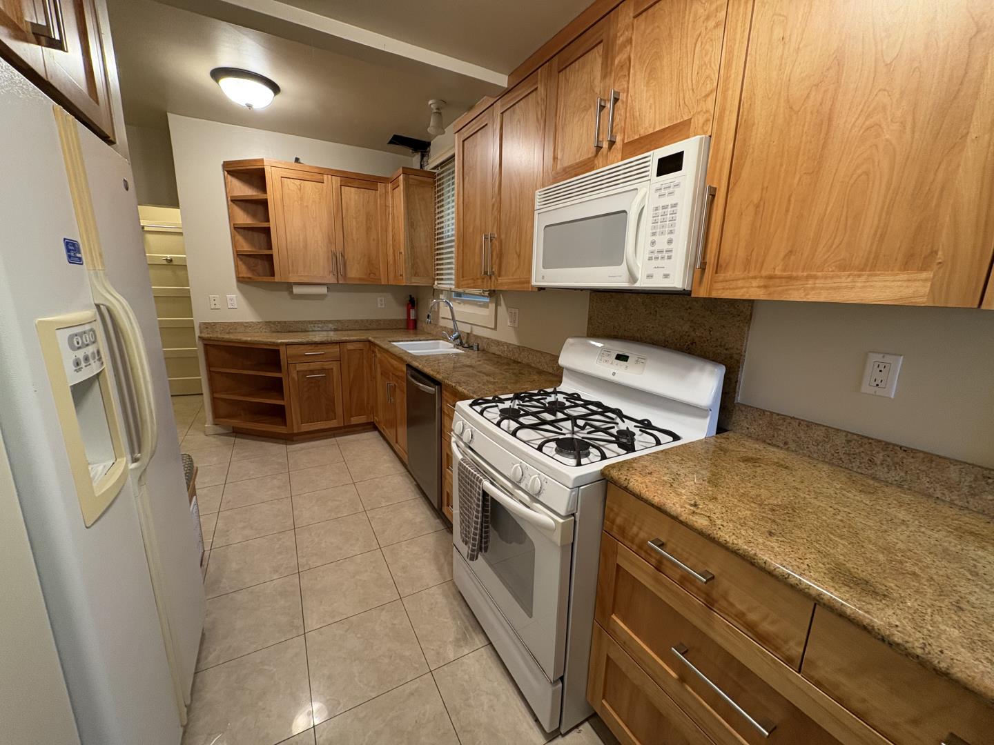 Detail Gallery Image 5 of 9 For 2629 Piedmont Ave #E,  Berkeley,  CA 94704 - 1 Beds | 1 Baths