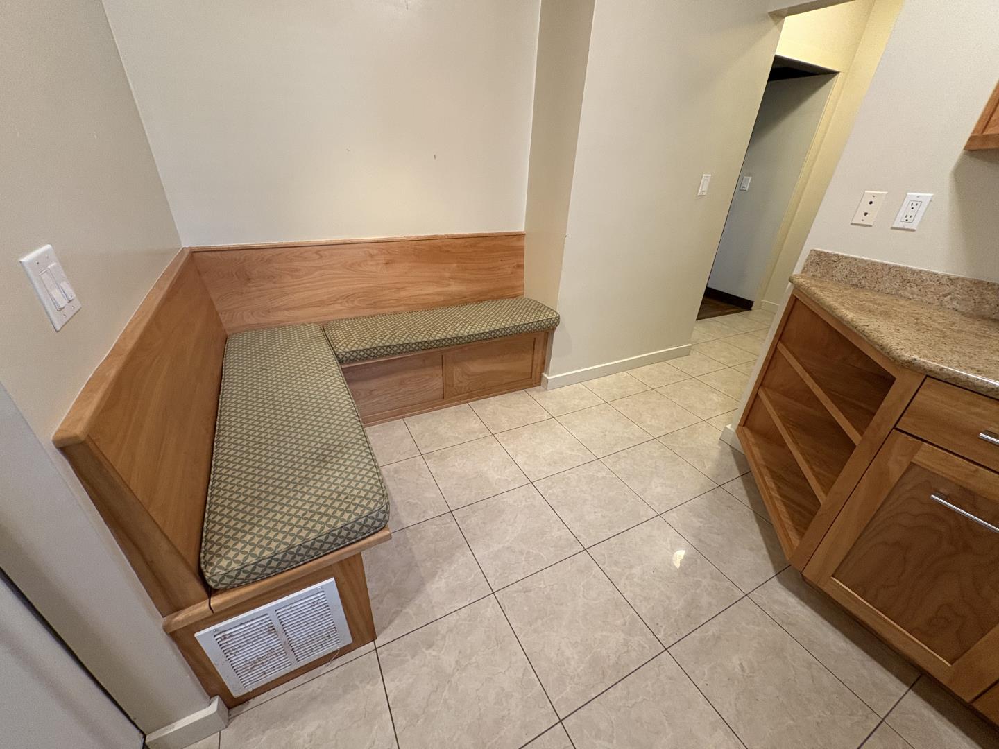 Detail Gallery Image 7 of 9 For 2629 Piedmont Ave #E,  Berkeley,  CA 94704 - 1 Beds | 1 Baths