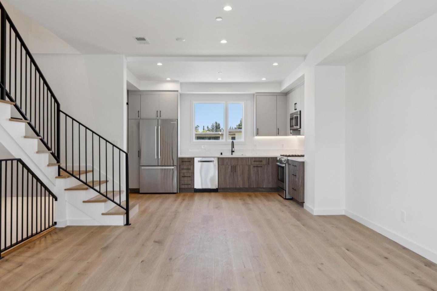 Detail Gallery Image 10 of 38 For 1433 Floribunda Ave #6,  Burlingame,  CA 94010 - 2 Beds | 2/1 Baths