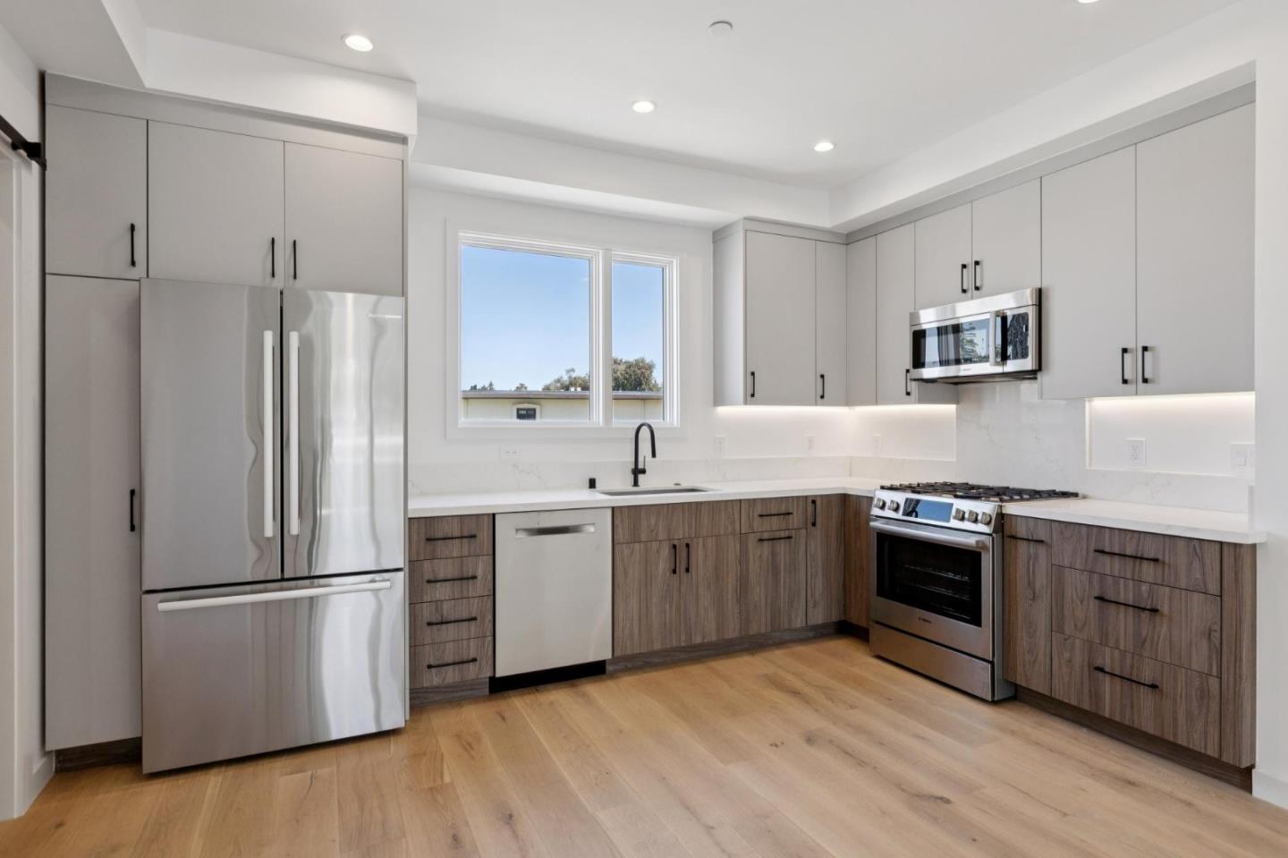 Detail Gallery Image 13 of 38 For 1433 Floribunda Ave #6,  Burlingame,  CA 94010 - 2 Beds | 2/1 Baths