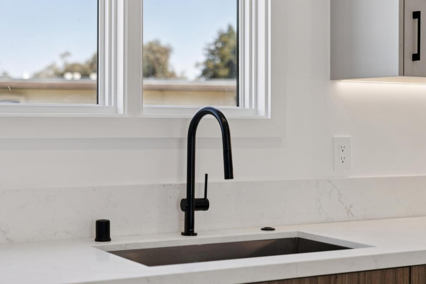 Detail Gallery Image 14 of 38 For 1433 Floribunda Ave #6,  Burlingame,  CA 94010 - 2 Beds | 2/1 Baths