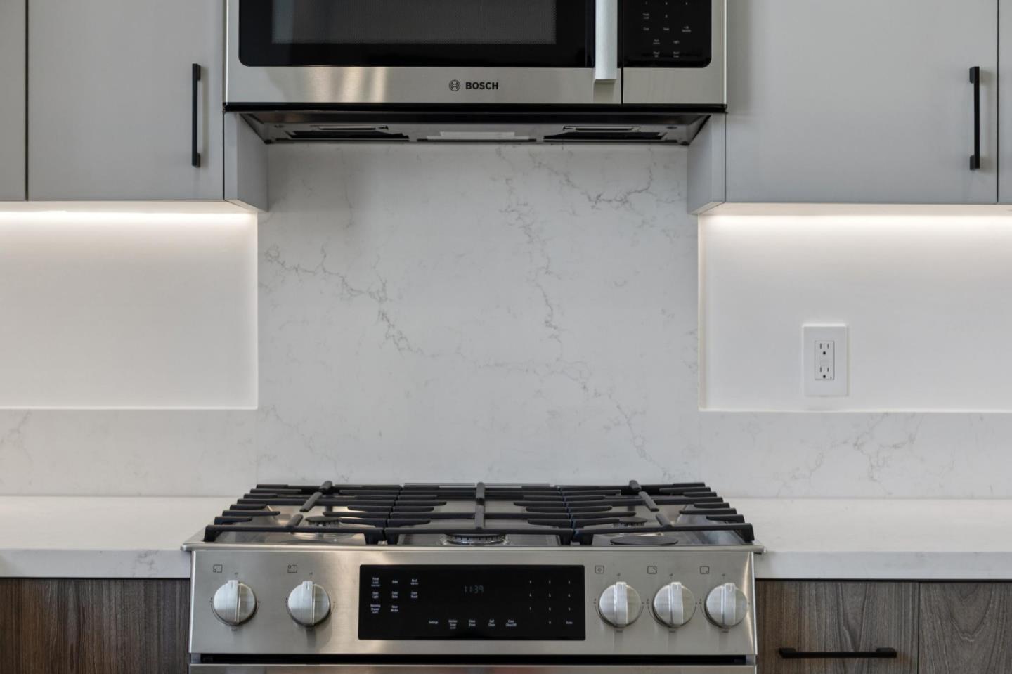 Detail Gallery Image 15 of 38 For 1433 Floribunda Ave #6,  Burlingame,  CA 94010 - 2 Beds | 2/1 Baths