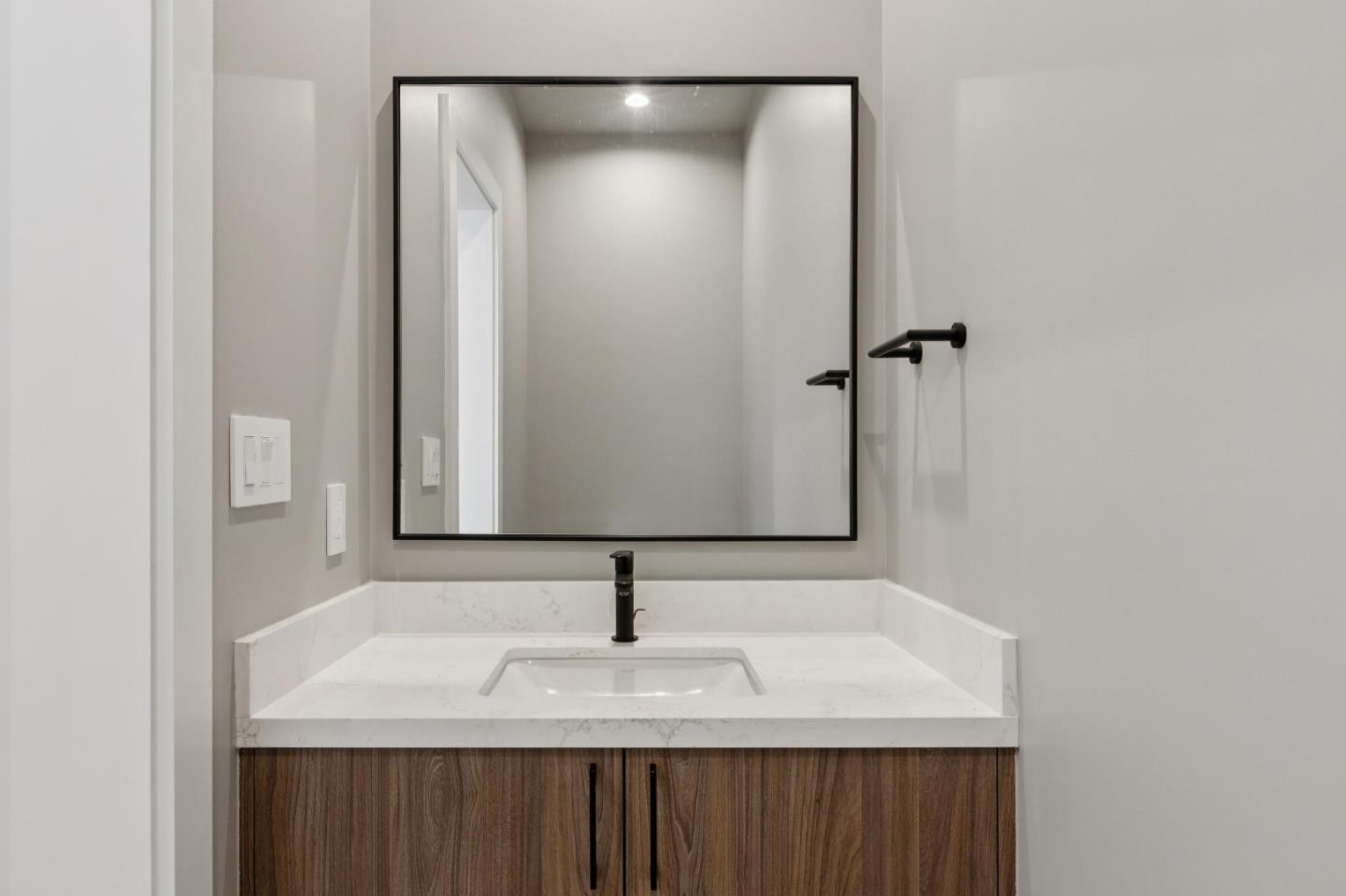 Detail Gallery Image 17 of 38 For 1433 Floribunda Ave #6,  Burlingame,  CA 94010 - 2 Beds | 2/1 Baths