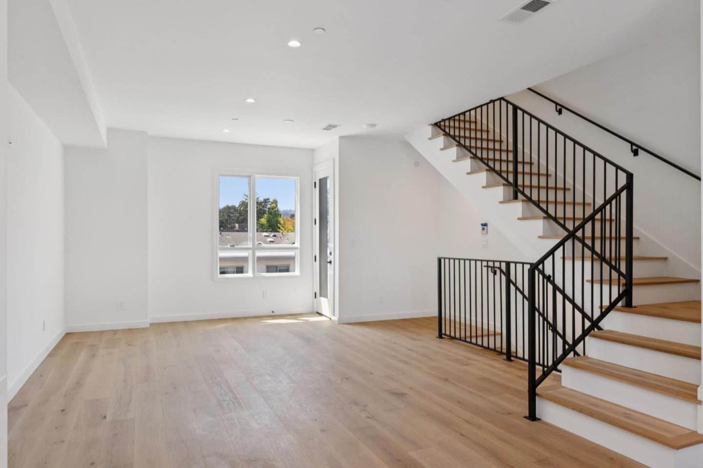 Detail Gallery Image 18 of 38 For 1433 Floribunda Ave #6,  Burlingame,  CA 94010 - 2 Beds | 2/1 Baths