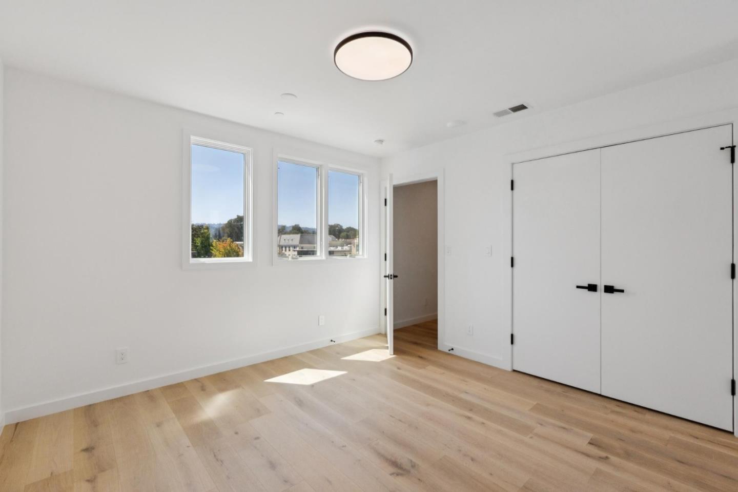 Detail Gallery Image 22 of 38 For 1433 Floribunda Ave #6,  Burlingame,  CA 94010 - 2 Beds | 2/1 Baths