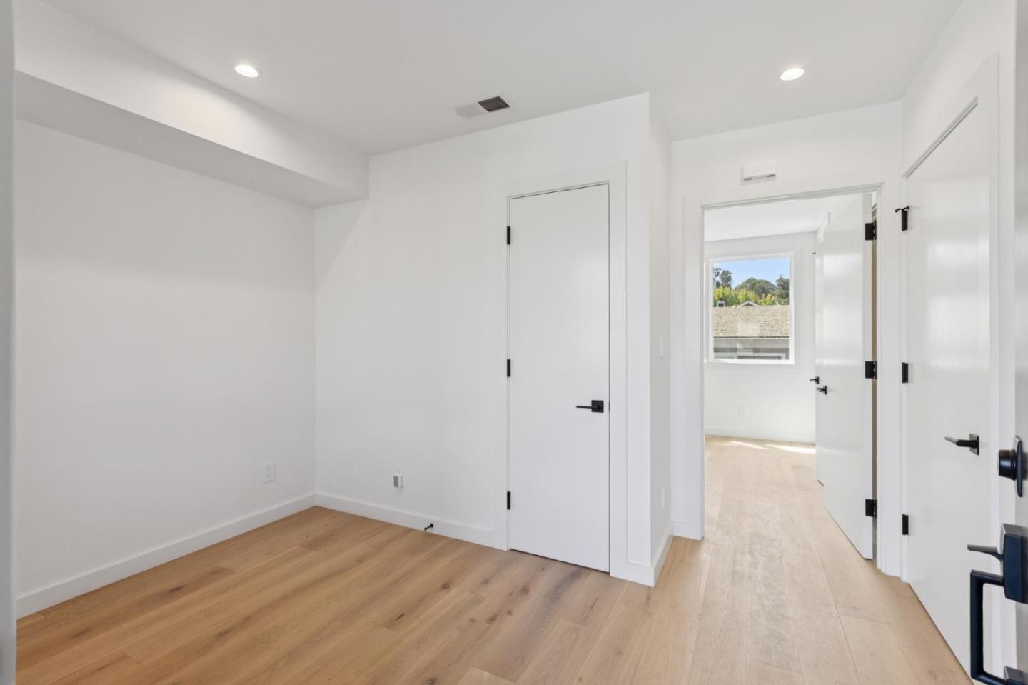 Detail Gallery Image 27 of 38 For 1433 Floribunda Ave #6,  Burlingame,  CA 94010 - 2 Beds | 2/1 Baths