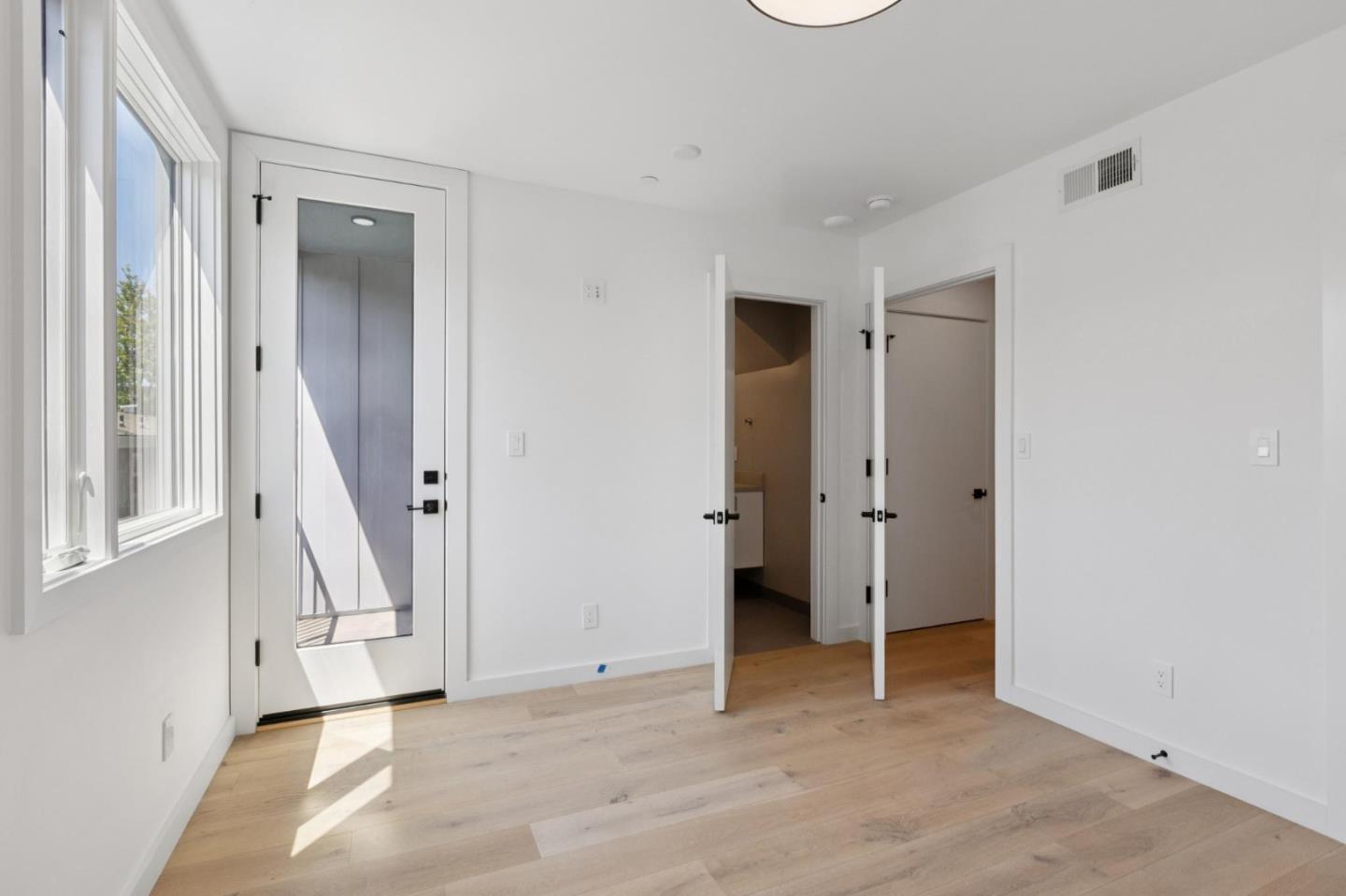 Detail Gallery Image 31 of 38 For 1433 Floribunda Ave #6,  Burlingame,  CA 94010 - 2 Beds | 2/1 Baths